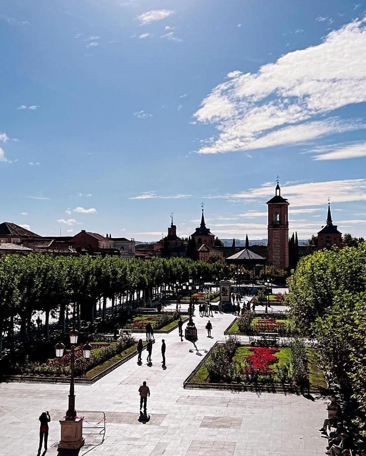 Sonar En La Plaza Cervantes 2 Alcala de Henares Exterior photo