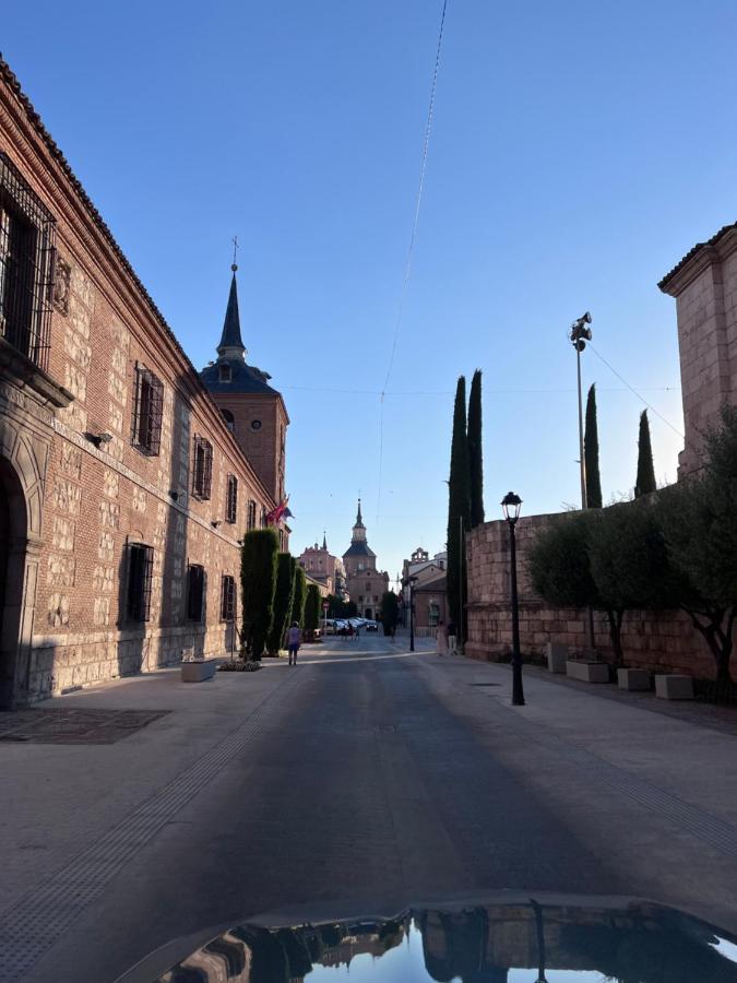Sonar En La Plaza Cervantes 2 Alcala de Henares Exterior photo